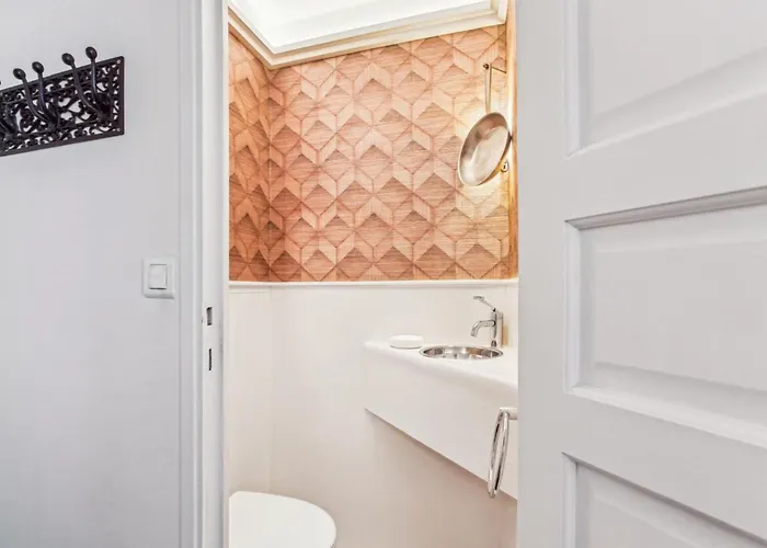 Modern -1br-2p- Le Marais Daire